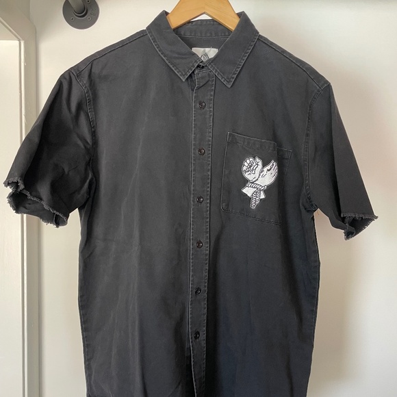 UNIF Prayer Hands button-up - Picture 1 of 5